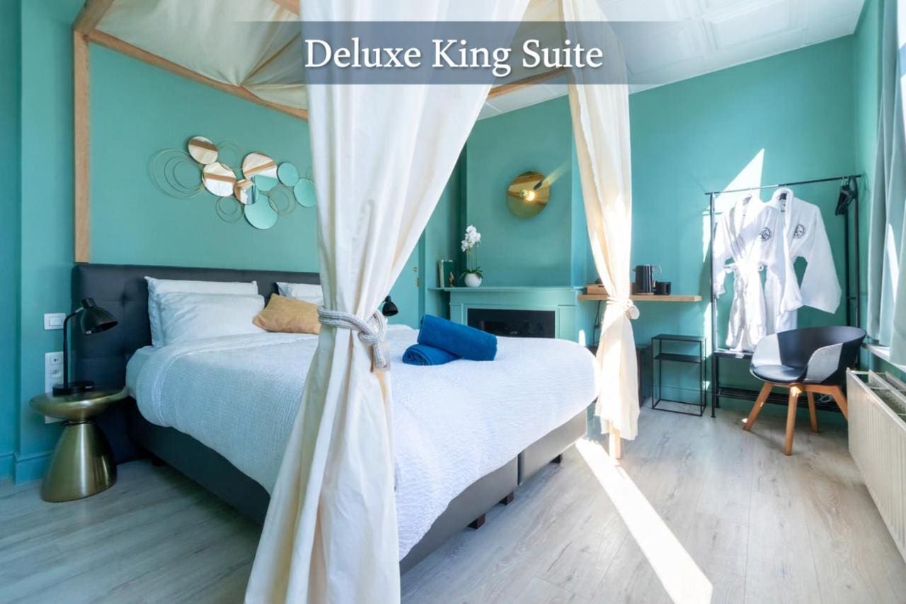 Hotel Entree - View Of Canal Bruges in Bruges